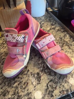 Plae girls Velcro sneakers